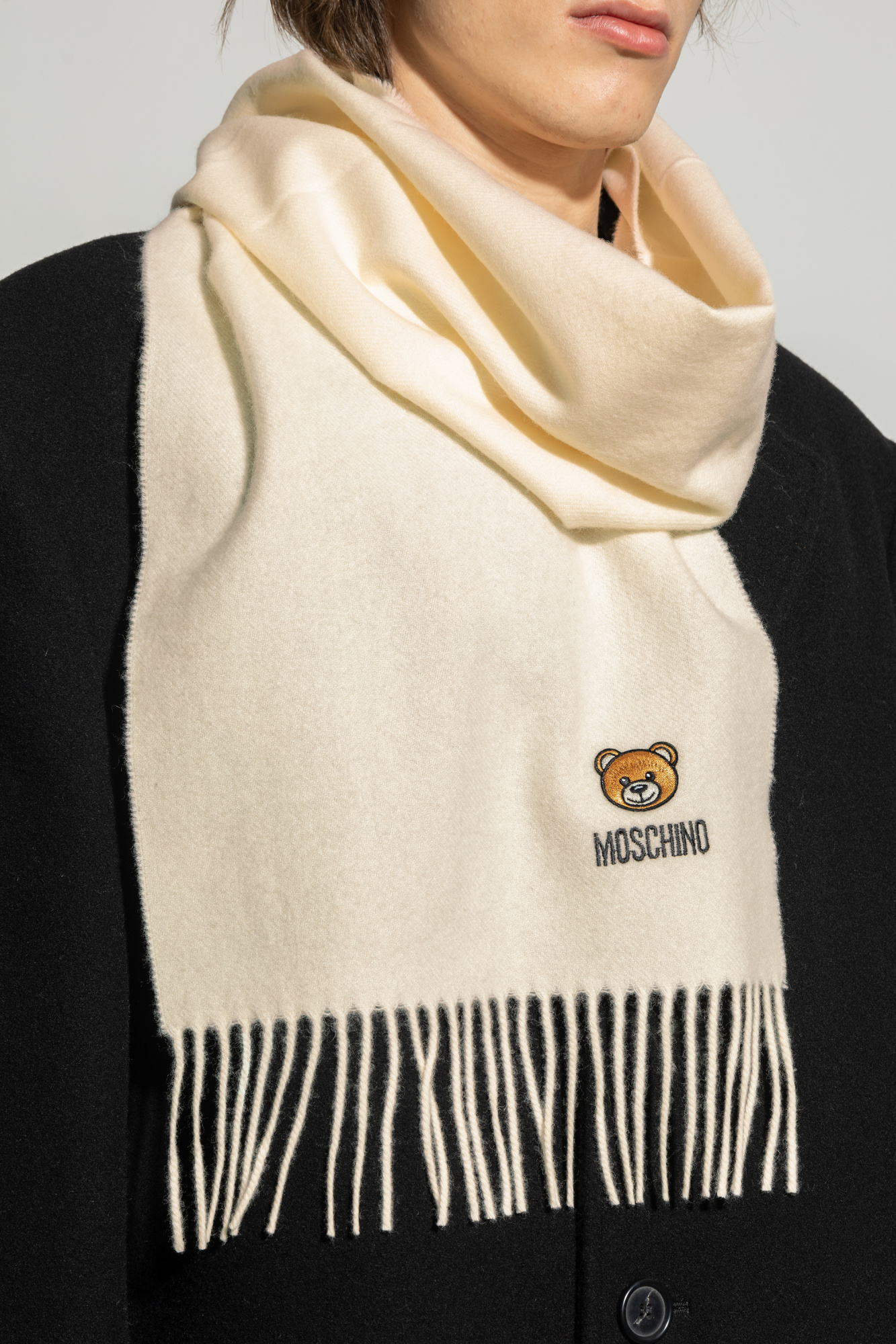 スカーフ MOSCHINO COUTURE Woman Neck scarf White 93508265 1001 Cream Wool scarf with logo Moschino - Vitkac Canada